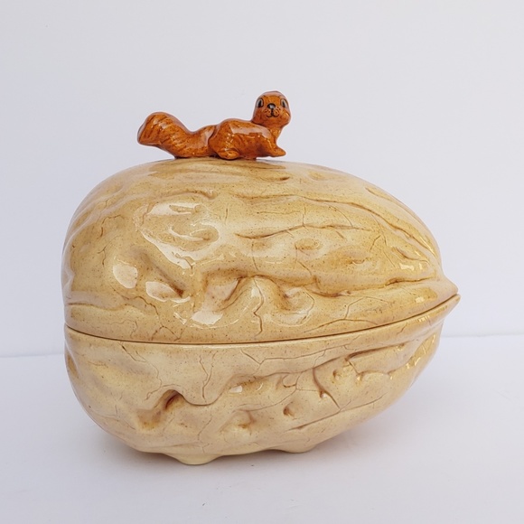 Leaded Walnut with a squirrel nut/candy dish. - Picture 1 of 5